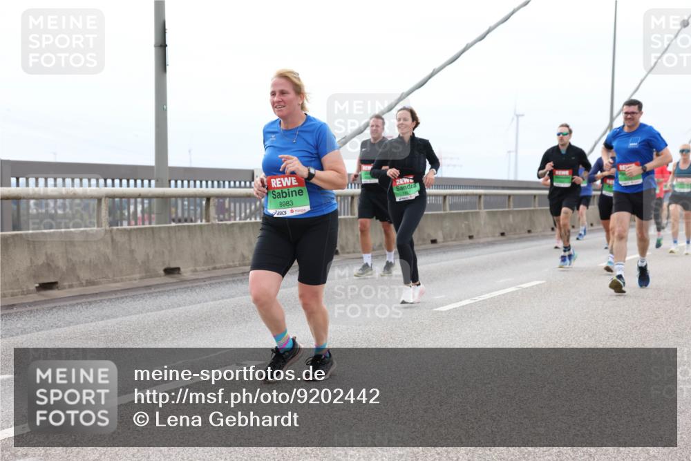 03.10.2025 - Köhlbrandbrückenlauf Lena Gebhardt http://msf.ph/oto/9202442 03.10.2025 15:49:06 Position 2 8983 meine-sportfotos.de