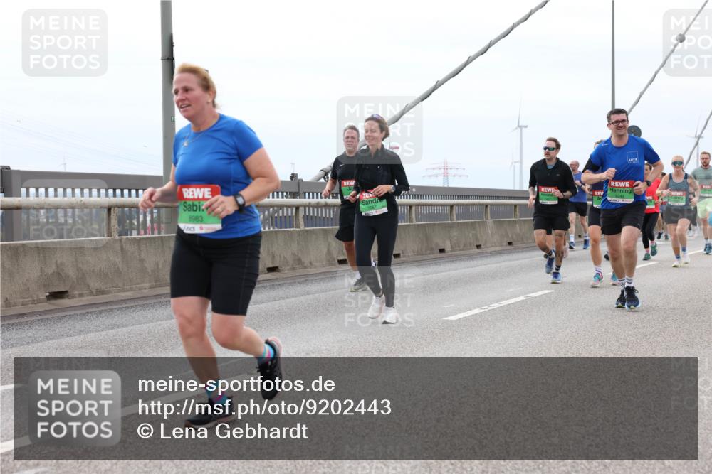 03.10.2025 - Köhlbrandbrückenlauf Lena Gebhardt http://msf.ph/oto/9202443 03.10.2025 15:49:06 Position 2 9244, 8983 meine-sportfotos.de