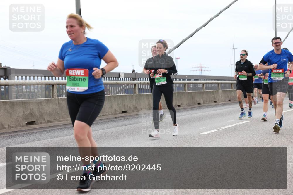 03.10.2025 - Köhlbrandbrückenlauf Lena Gebhardt http://msf.ph/oto/9202445 03.10.2025 15:49:06 Position 2 8983, 7657, 9244 meine-sportfotos.de