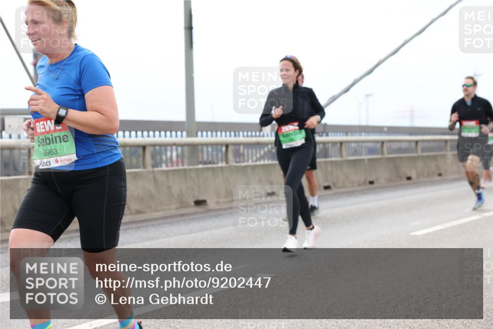 03.10.2025 - Köhlbrandbrückenlauf Lena Gebhardt http://msf.ph/oto/9202447 03.10.2025 15:49:07 Position 2 8983 meine-sportfotos.de