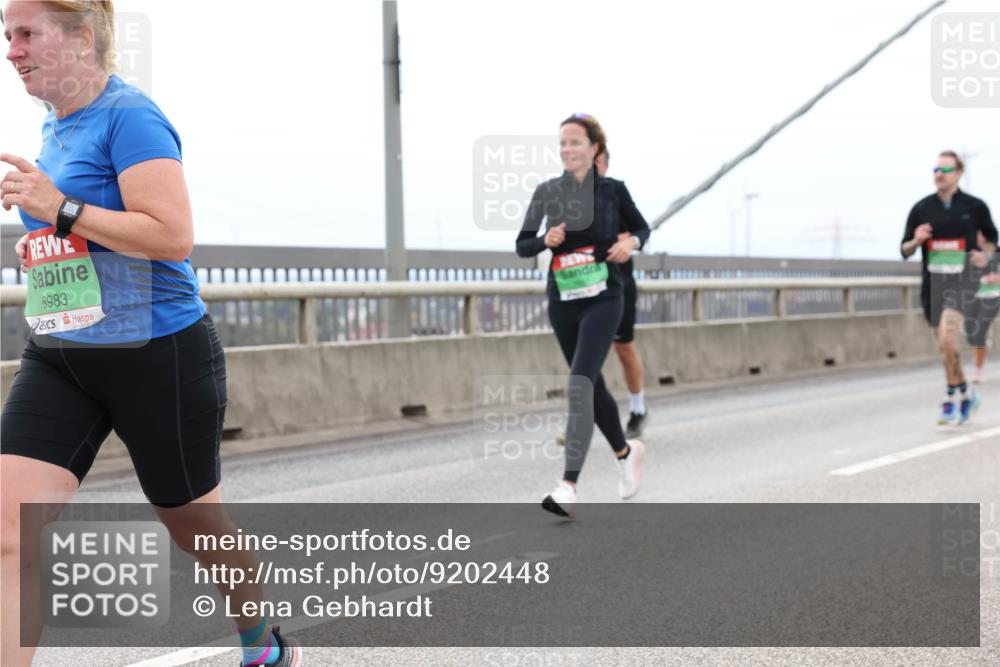 03.10.2025 - Köhlbrandbrückenlauf Lena Gebhardt http://msf.ph/oto/9202448 03.10.2025 15:49:07 Position 2 8983 meine-sportfotos.de