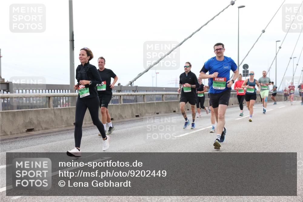 03.10.2025 - Köhlbrandbrückenlauf Lena Gebhardt http://msf.ph/oto/9202449 03.10.2025 15:49:07 Position 2 7657, 9244 meine-sportfotos.de