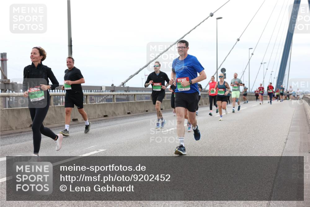03.10.2025 - Köhlbrandbrückenlauf Lena Gebhardt http://msf.ph/oto/9202452 03.10.2025 15:49:08 Position 2 7657, 924 meine-sportfotos.de