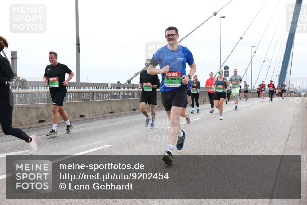 03.10.2025 - Köhlbrandbrückenlauf Lena Gebhardt http://msf.ph/oto/9202454 03.10.2025 15:49:08 Position 2 9244 meine-sportfotos.de