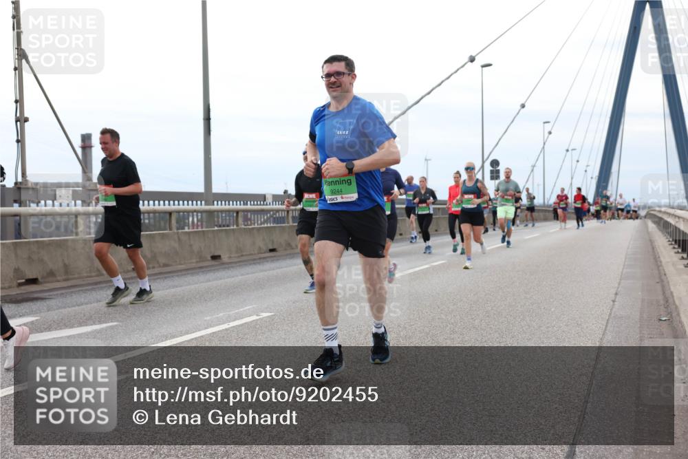 03.10.2025 - Köhlbrandbrückenlauf Lena Gebhardt http://msf.ph/oto/9202455 03.10.2025 15:49:08 Position 2 9244 meine-sportfotos.de