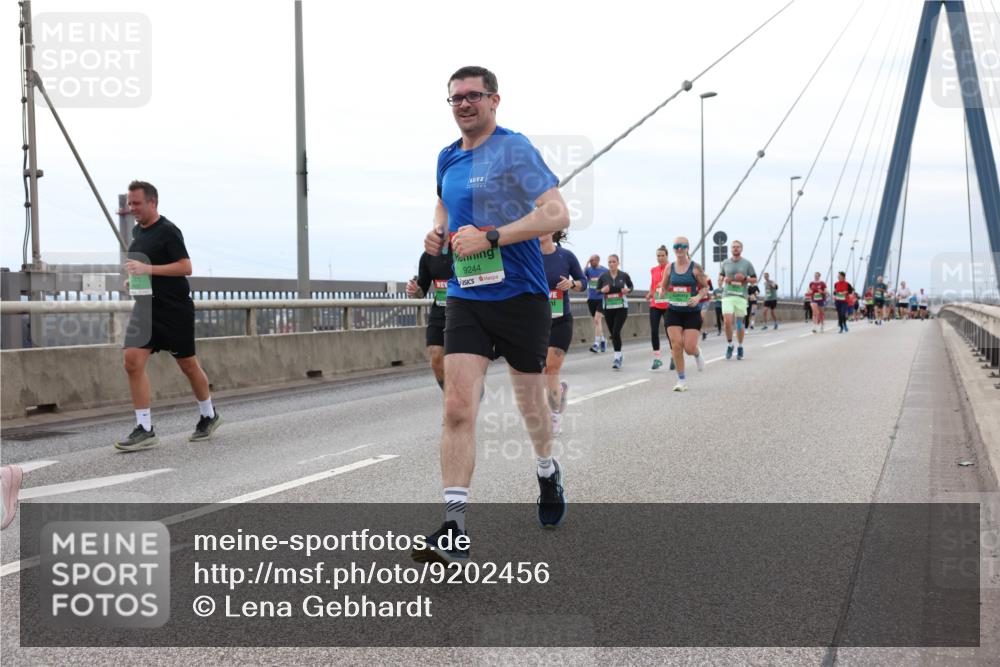03.10.2025 - Köhlbrandbrückenlauf Lena Gebhardt http://msf.ph/oto/9202456 03.10.2025 15:49:08 Position 2 9244 meine-sportfotos.de