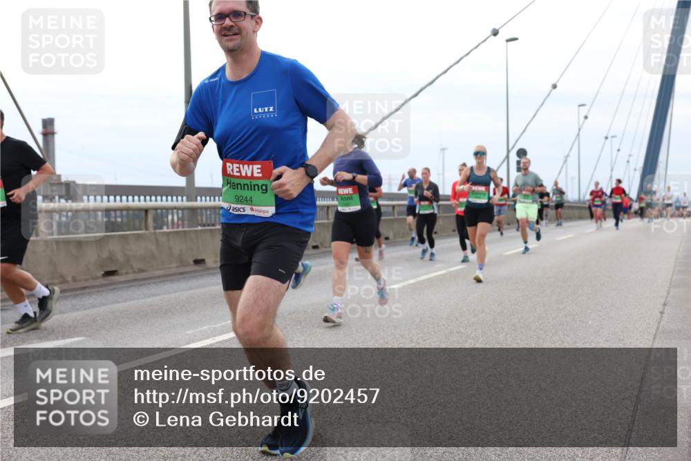 03.10.2025 - Köhlbrandbrückenlauf Lena Gebhardt http://msf.ph/oto/9202457 03.10.2025 15:49:08 Position 2 9244 meine-sportfotos.de