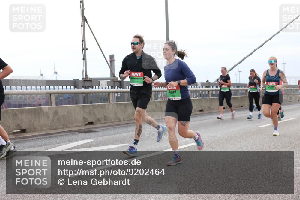 03.10.2025 - Köhlbrandbrückenlauf Lena Gebhardt http://msf.ph/oto/9202464 03.10.2025 15:49:09 Position 2 7457, 7482 meine-sportfotos.de