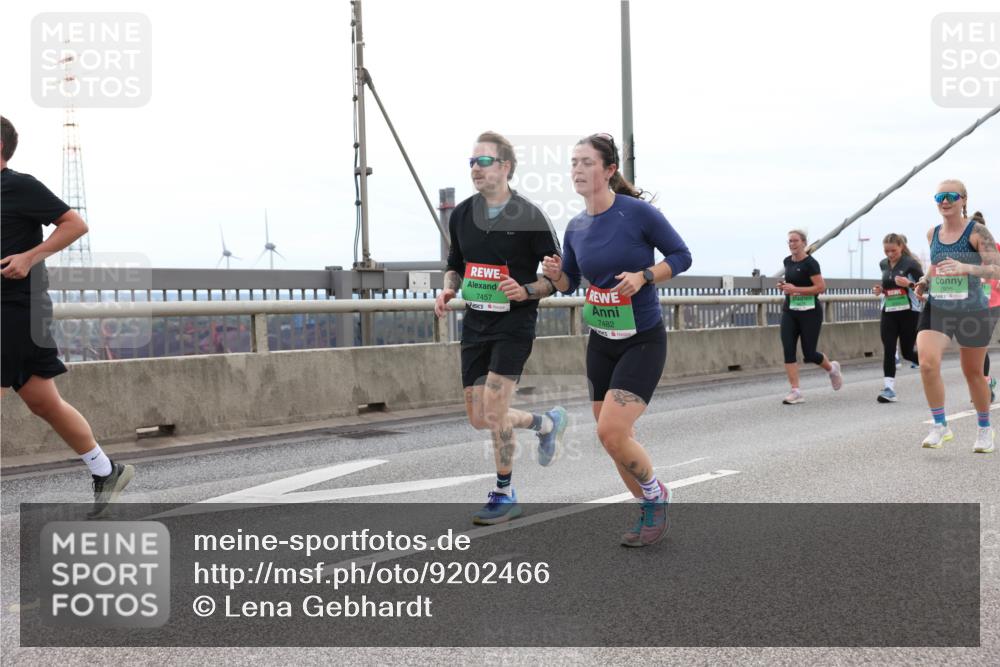 03.10.2025 - Köhlbrandbrückenlauf Lena Gebhardt http://msf.ph/oto/9202466 03.10.2025 15:49:09 Position 2 7457, 7482, 7935 meine-sportfotos.de