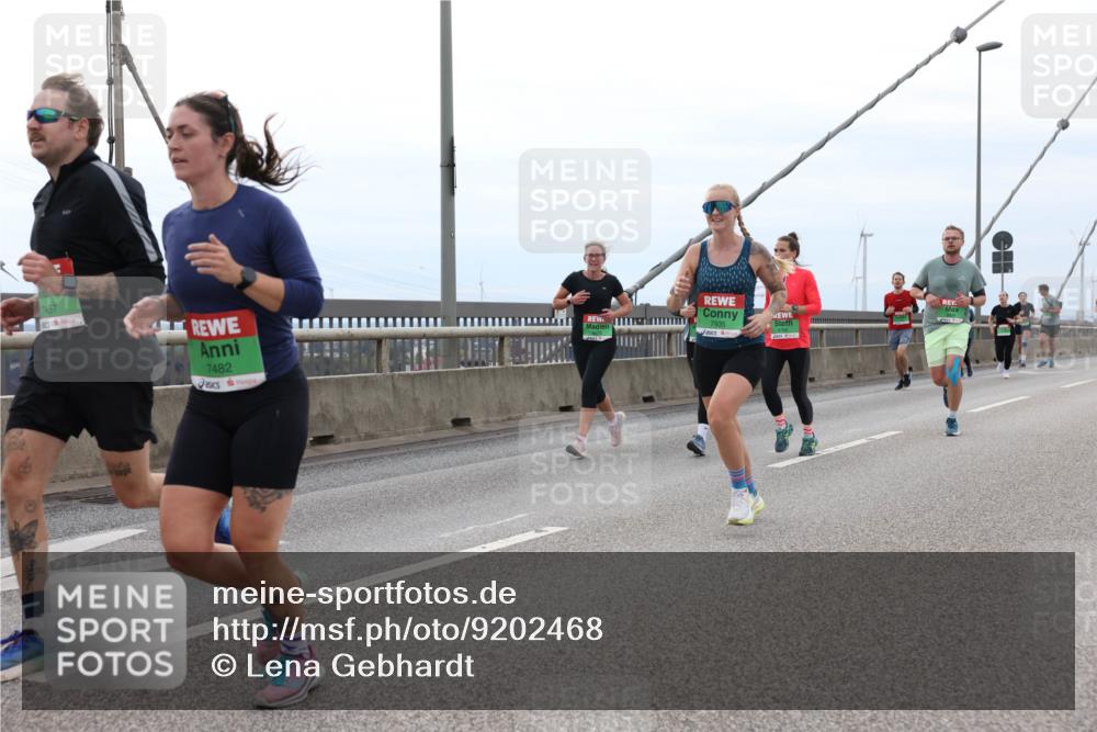 03.10.2025 - Köhlbrandbrückenlauf Lena Gebhardt http://msf.ph/oto/9202468 03.10.2025 15:49:10 Position 2 7457, 7482, 7935 meine-sportfotos.de