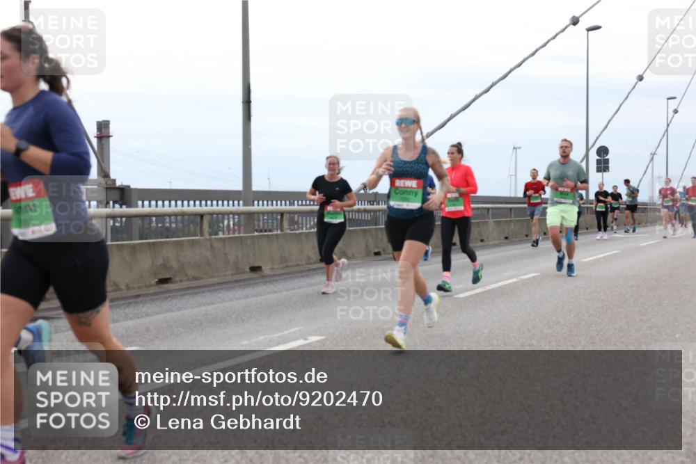 03.10.2025 - Köhlbrandbrückenlauf Lena Gebhardt http://msf.ph/oto/9202470 03.10.2025 15:49:10 Position 2  meine-sportfotos.de