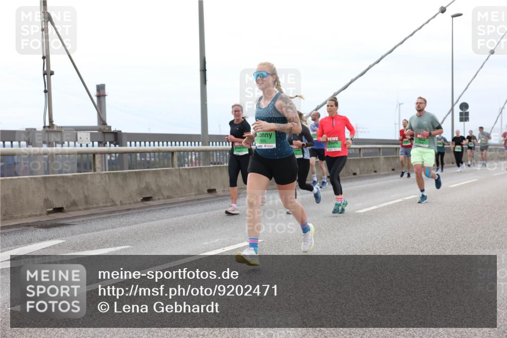 03.10.2025 - Köhlbrandbrückenlauf Lena Gebhardt http://msf.ph/oto/9202471 03.10.2025 15:49:10 Position 2 7935 meine-sportfotos.de