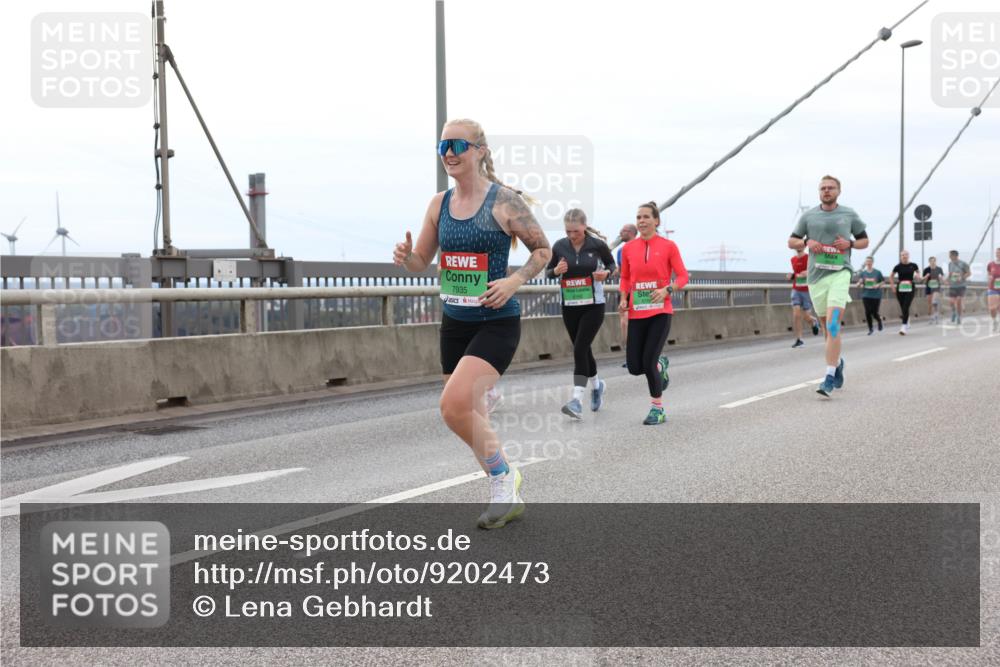 03.10.2025 - Köhlbrandbrückenlauf Lena Gebhardt http://msf.ph/oto/9202473 03.10.2025 15:49:10 Position 2 7935 meine-sportfotos.de