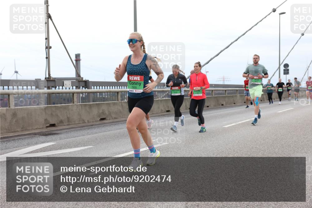03.10.2025 - Köhlbrandbrückenlauf Lena Gebhardt http://msf.ph/oto/9202474 03.10.2025 15:49:10 Position 2 7935 meine-sportfotos.de