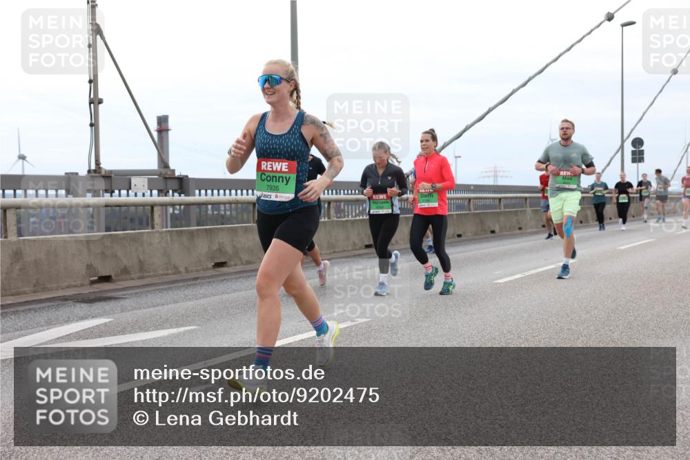 03.10.2025 - Köhlbrandbrückenlauf Lena Gebhardt http://msf.ph/oto/9202475 03.10.2025 15:49:10 Position 2 7935 meine-sportfotos.de