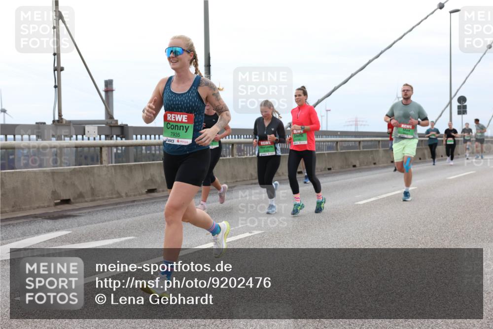 03.10.2025 - Köhlbrandbrückenlauf Lena Gebhardt http://msf.ph/oto/9202476 03.10.2025 15:49:10 Position 2 7935 meine-sportfotos.de
