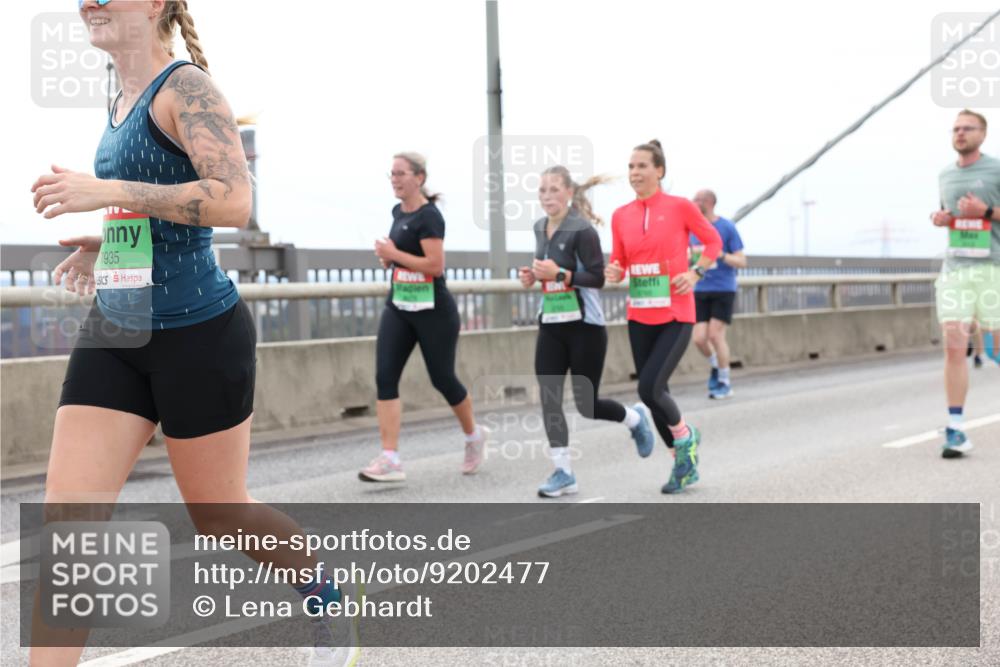 03.10.2025 - Köhlbrandbrückenlauf Lena Gebhardt http://msf.ph/oto/9202477 03.10.2025 15:49:11 Position 2 7935 meine-sportfotos.de