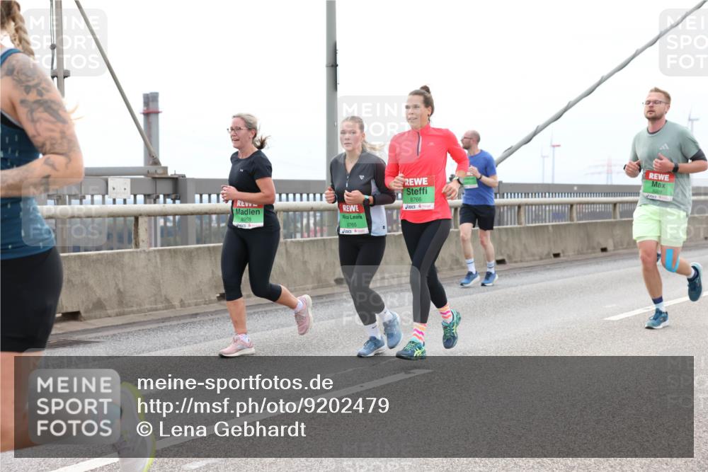 03.10.2025 - Köhlbrandbrückenlauf Lena Gebhardt http://msf.ph/oto/9202479 03.10.2025 15:49:11 Position 2 8958, 8765, 8766, 8009 meine-sportfotos.de