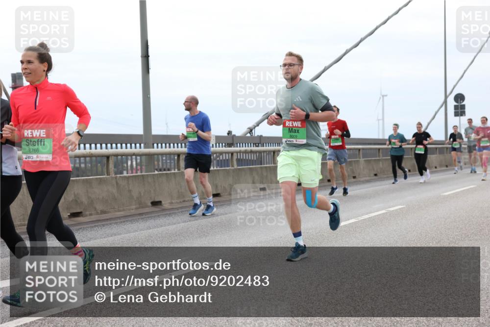 03.10.2025 - Köhlbrandbrückenlauf Lena Gebhardt http://msf.ph/oto/9202483 03.10.2025 15:49:12 Position 2 8766, 8009 meine-sportfotos.de
