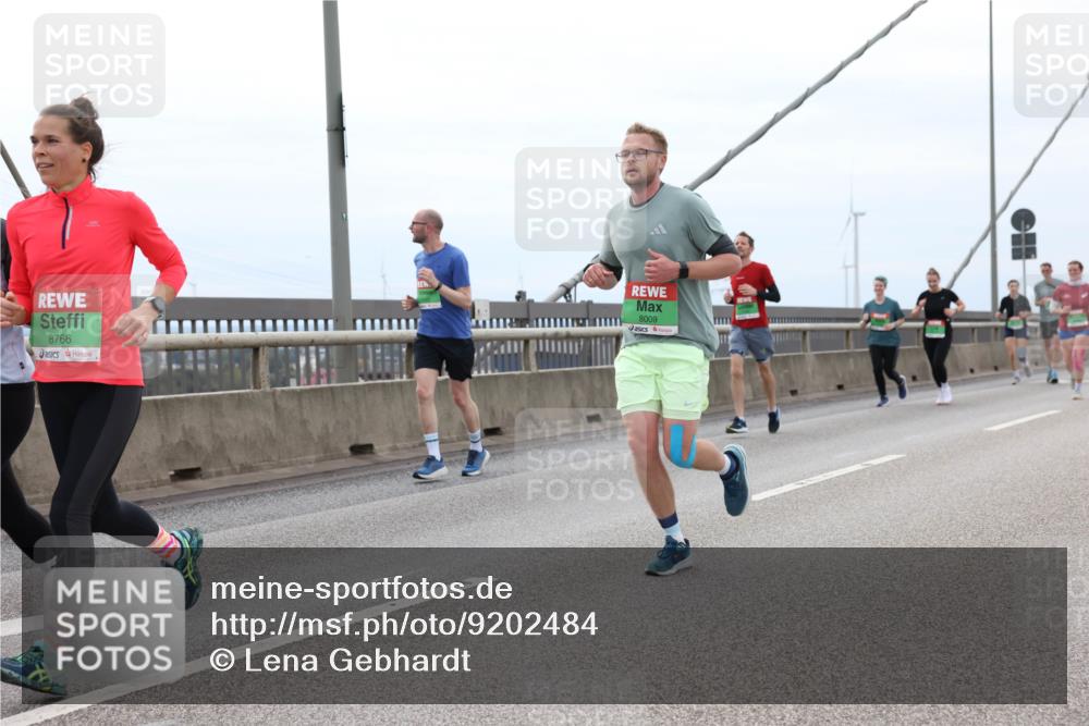 03.10.2025 - Köhlbrandbrückenlauf Lena Gebhardt http://msf.ph/oto/9202484 03.10.2025 15:49:12 Position 2 8766, 8009 meine-sportfotos.de