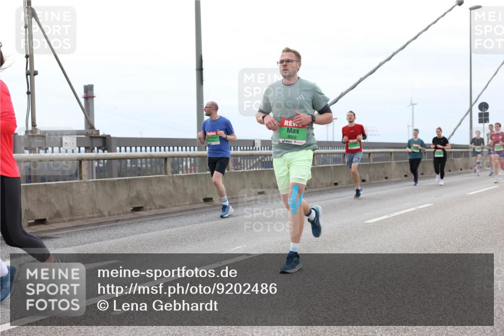 03.10.2025 - Köhlbrandbrückenlauf Lena Gebhardt http://msf.ph/oto/9202486 03.10.2025 15:49:12 Position 2 8009 meine-sportfotos.de