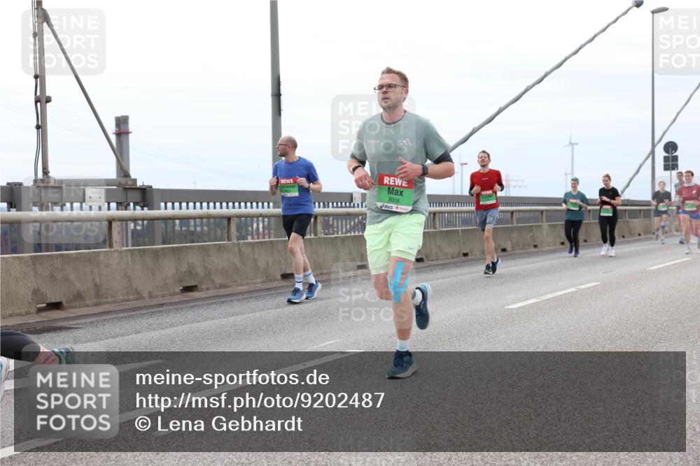 03.10.2025 - Köhlbrandbrückenlauf Lena Gebhardt http://msf.ph/oto/9202487 03.10.2025 15:49:12 Position 2 8009 meine-sportfotos.de