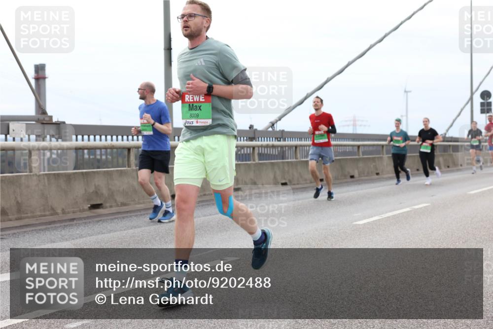 03.10.2025 - Köhlbrandbrückenlauf Lena Gebhardt http://msf.ph/oto/9202488 03.10.2025 15:49:12 Position 2 8009 meine-sportfotos.de