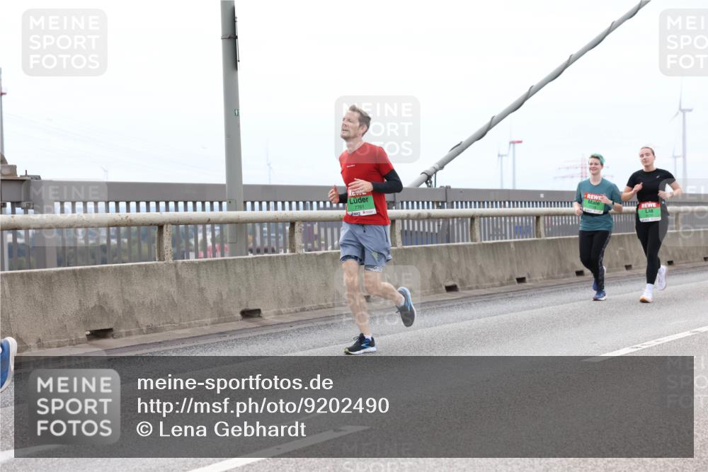 03.10.2025 - Köhlbrandbrückenlauf Lena Gebhardt http://msf.ph/oto/9202490 03.10.2025 15:49:13 Position 2  meine-sportfotos.de