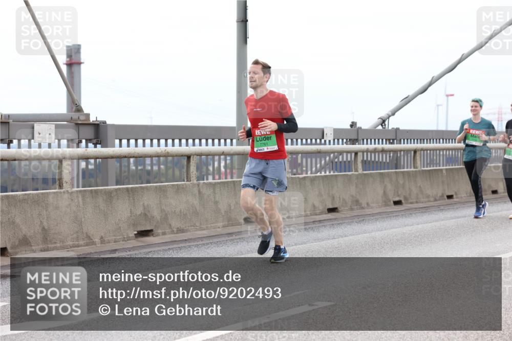 03.10.2025 - Köhlbrandbrückenlauf Lena Gebhardt http://msf.ph/oto/9202493 03.10.2025 15:49:14 Position 2 7761, 7716 meine-sportfotos.de