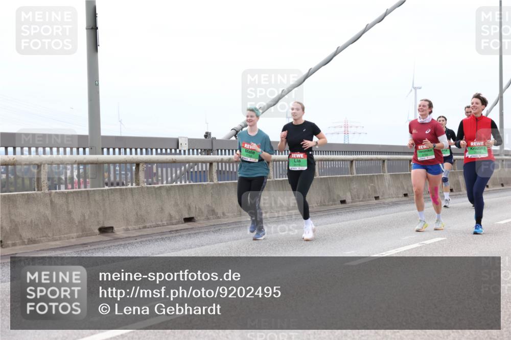 03.10.2025 - Köhlbrandbrückenlauf Lena Gebhardt http://msf.ph/oto/9202495 03.10.2025 15:49:15 Position 2 97, 7716, 9015, 7514 meine-sportfotos.de