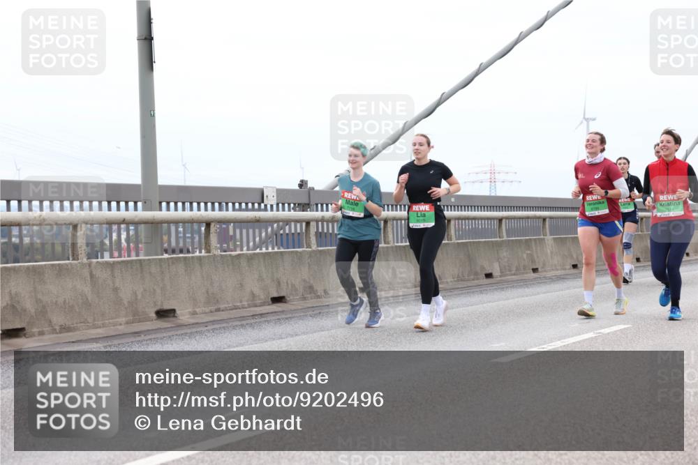 03.10.2025 - Köhlbrandbrückenlauf Lena Gebhardt http://msf.ph/oto/9202496 03.10.2025 15:49:15 Position 2 91, 7716, 9015, 7514 meine-sportfotos.de