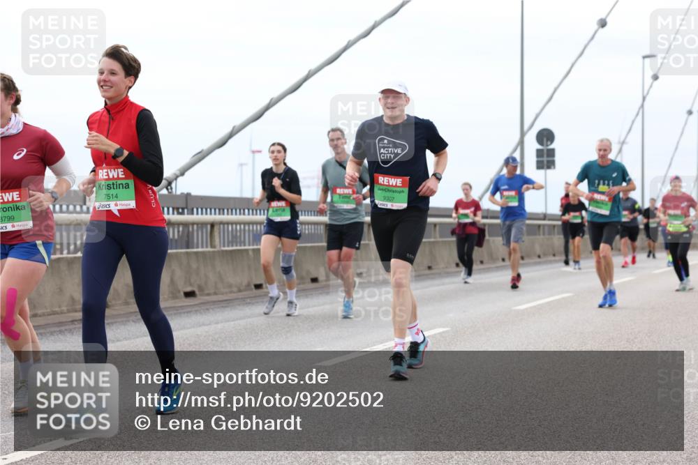 03.10.2025 - Köhlbrandbrückenlauf Lena Gebhardt http://msf.ph/oto/9202502 03.10.2025 15:49:17 Position 2 3799, 7514, 9307 meine-sportfotos.de
