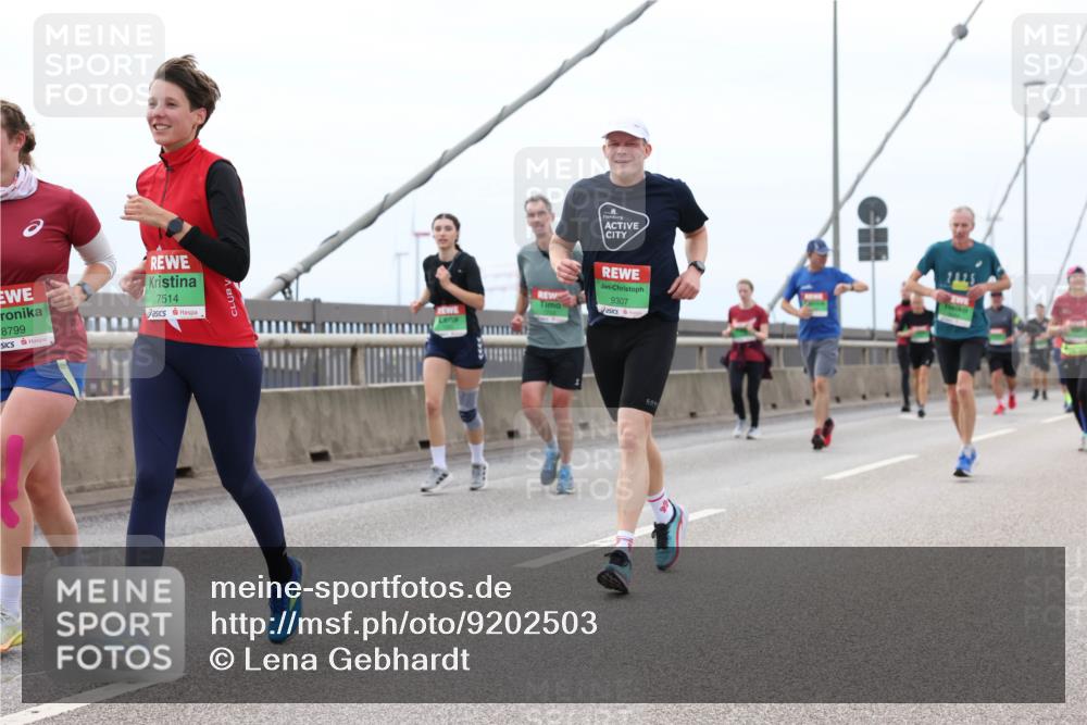 03.10.2025 - Köhlbrandbrückenlauf Lena Gebhardt http://msf.ph/oto/9202503 03.10.2025 15:49:17 Position 2 8799, 7514, 9307 meine-sportfotos.de
