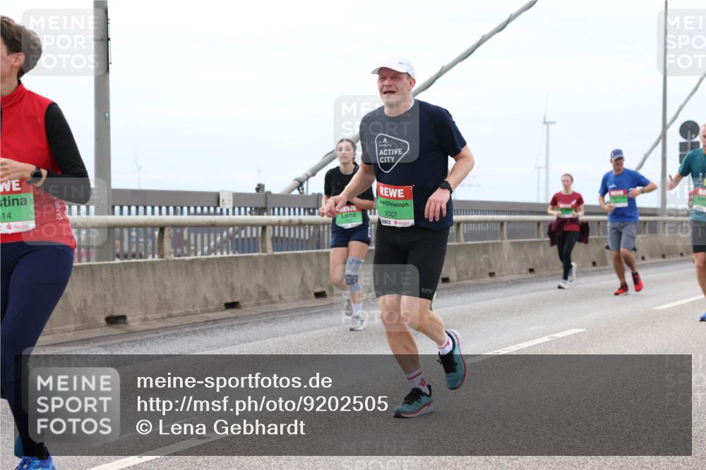 03.10.2025 - Köhlbrandbrückenlauf Lena Gebhardt http://msf.ph/oto/9202505 03.10.2025 15:49:18 Position 2 14, 9307 meine-sportfotos.de