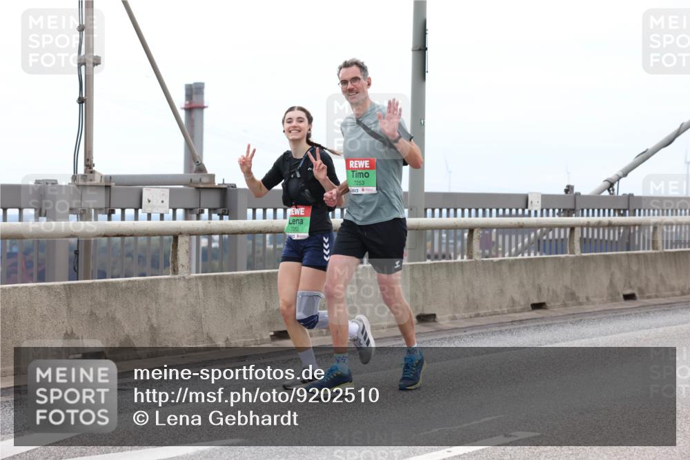 03.10.2025 - Köhlbrandbrückenlauf Lena Gebhardt http://msf.ph/oto/9202510 03.10.2025 15:49:20 Position 2 7252, 7253 meine-sportfotos.de