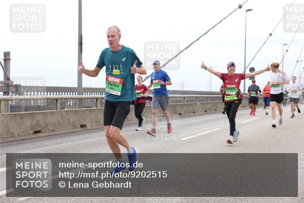 03.10.2025 - Köhlbrandbrückenlauf Lena Gebhardt http://msf.ph/oto/9202515 03.10.2025 15:49:21 Position 2 202, 5, 9284, 7854 meine-sportfotos.de