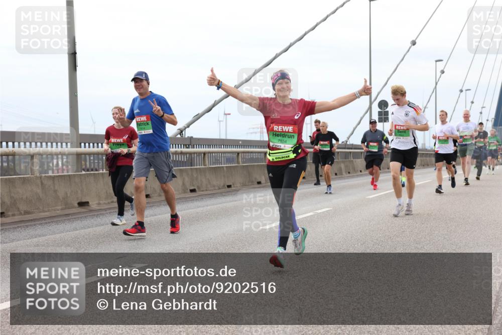 03.10.2025 - Köhlbrandbrückenlauf Lena Gebhardt http://msf.ph/oto/9202516 03.10.2025 15:49:21 Position 2 7814, 7854 meine-sportfotos.de