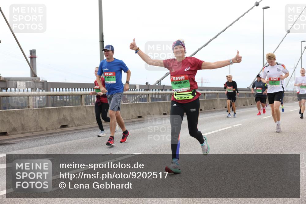 03.10.2025 - Köhlbrandbrückenlauf Lena Gebhardt http://msf.ph/oto/9202517 03.10.2025 15:49:22 Position 2 7814, 7854 meine-sportfotos.de