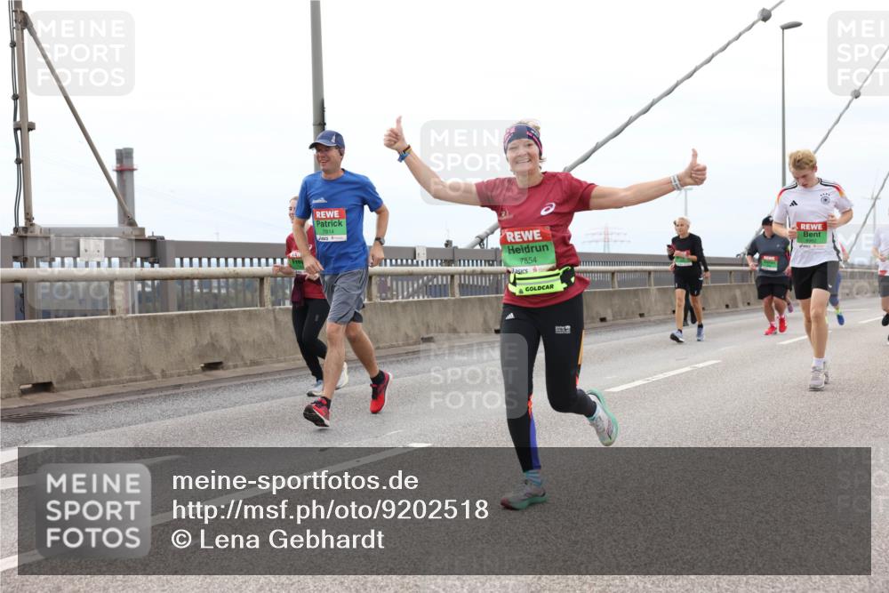 03.10.2025 - Köhlbrandbrückenlauf Lena Gebhardt http://msf.ph/oto/9202518 03.10.2025 15:49:22 Position 2 7814, 7854 meine-sportfotos.de