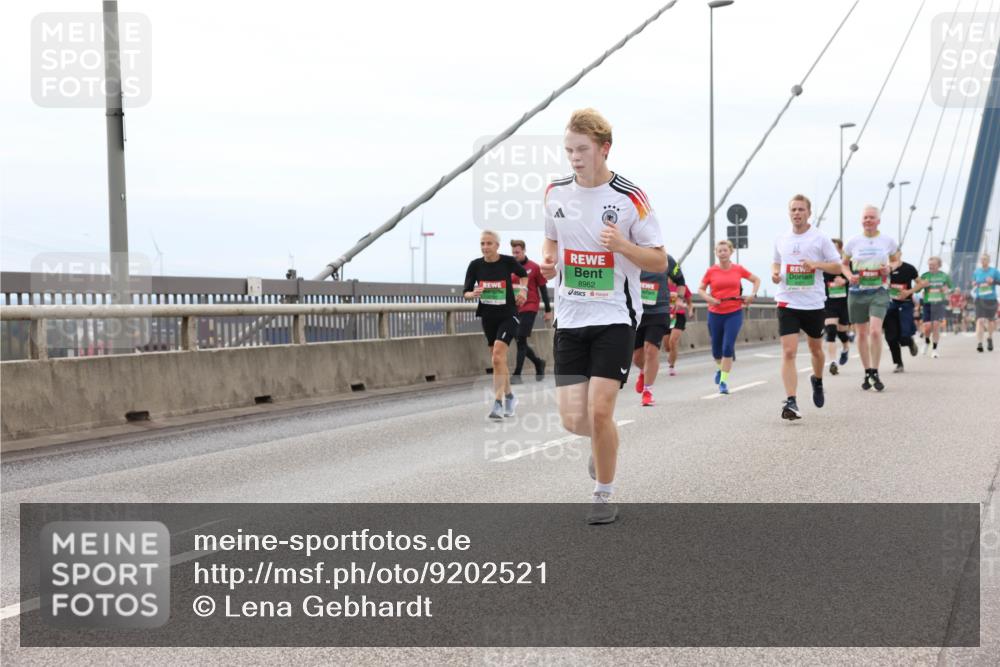 03.10.2025 - Köhlbrandbrückenlauf Lena Gebhardt http://msf.ph/oto/9202521 03.10.2025 15:49:23 Position 2 8962 meine-sportfotos.de