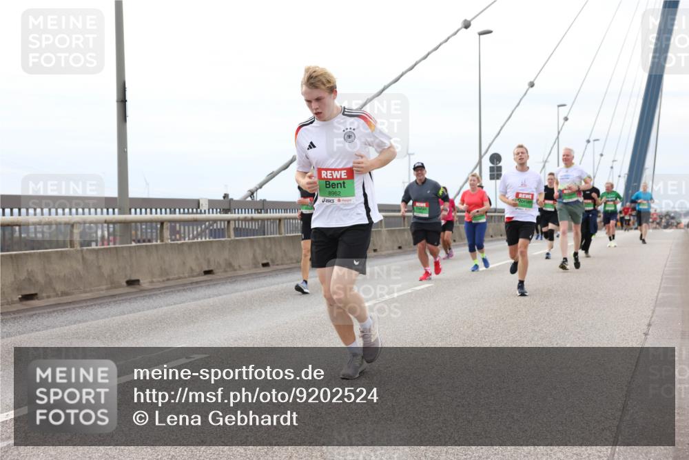 03.10.2025 - Köhlbrandbrückenlauf Lena Gebhardt http://msf.ph/oto/9202524 03.10.2025 15:49:23 Position 2 8962 meine-sportfotos.de