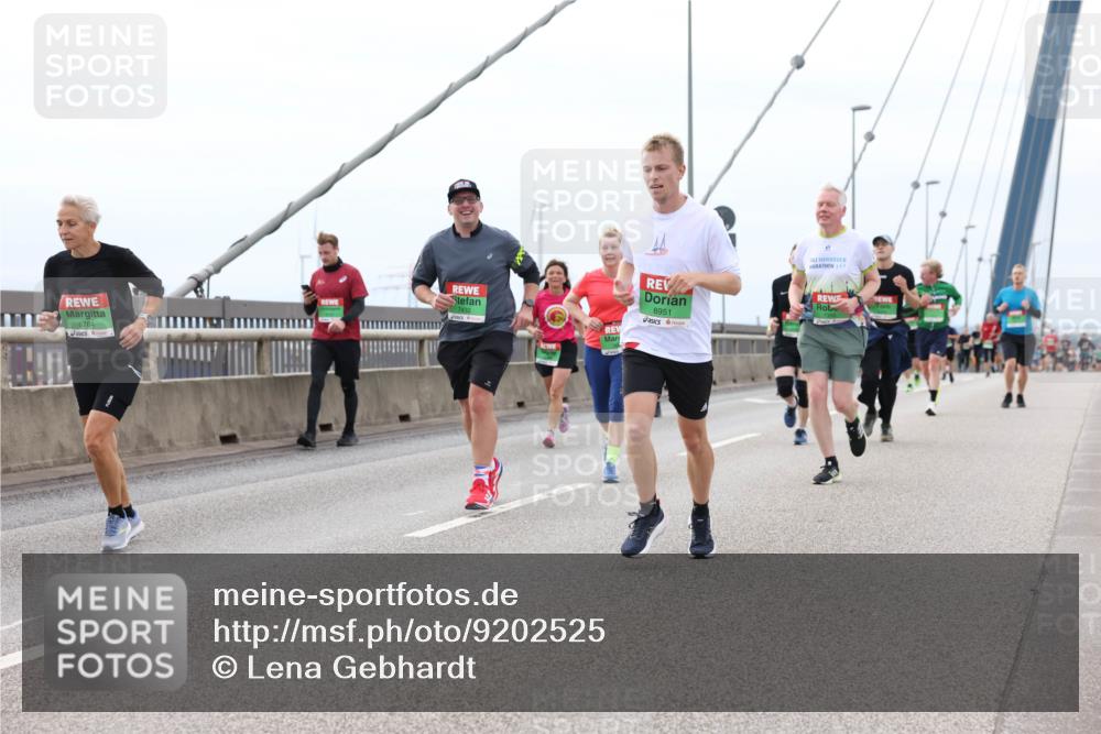 03.10.2025 - Köhlbrandbrückenlauf Lena Gebhardt http://msf.ph/oto/9202525 03.10.2025 15:49:24 Position 2 8764, 8951, 1 meine-sportfotos.de