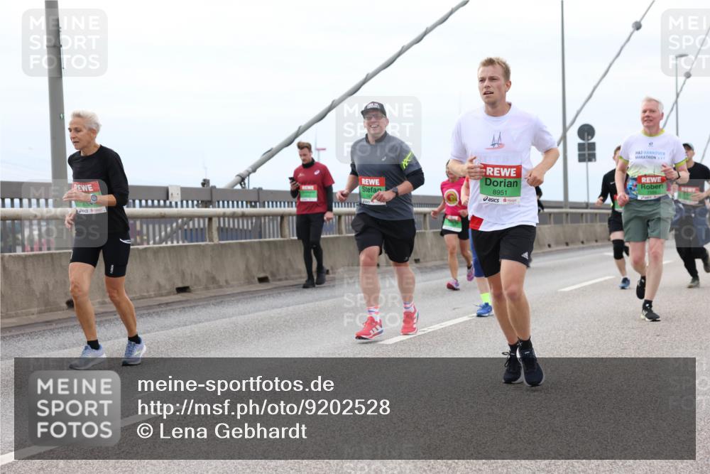 03.10.2025 - Köhlbrandbrückenlauf Lena Gebhardt http://msf.ph/oto/9202528 03.10.2025 15:49:25 Position 2 743, 8951 meine-sportfotos.de