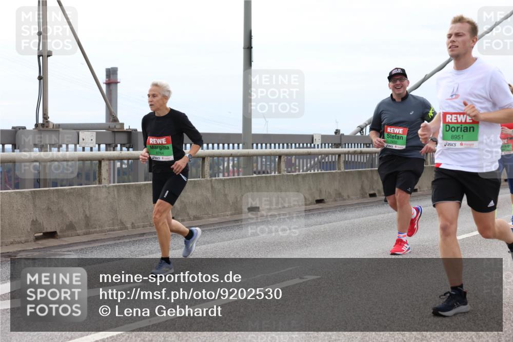 03.10.2025 - Köhlbrandbrückenlauf Lena Gebhardt http://msf.ph/oto/9202530 03.10.2025 15:49:25 Position 2 8764, 7432, 8951 meine-sportfotos.de