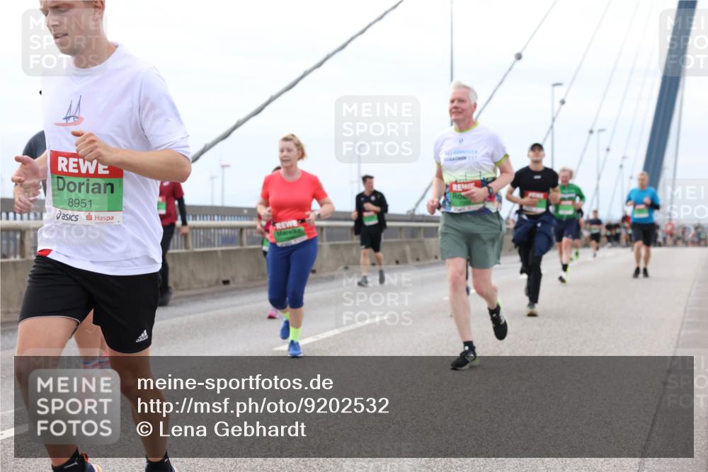 03.10.2025 - Köhlbrandbrückenlauf Lena Gebhardt http://msf.ph/oto/9202532 03.10.2025 15:49:26 Position 2 8951 meine-sportfotos.de