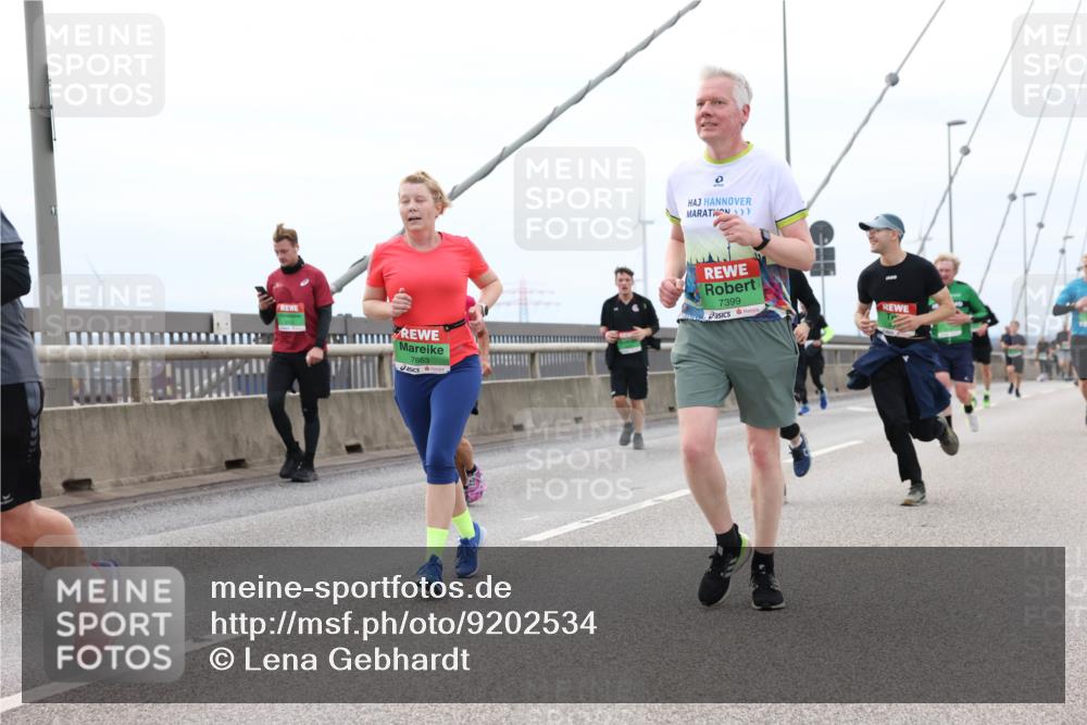 03.10.2025 - Köhlbrandbrückenlauf Lena Gebhardt http://msf.ph/oto/9202534 03.10.2025 15:49:26 Position 2 7663, 7399 meine-sportfotos.de
