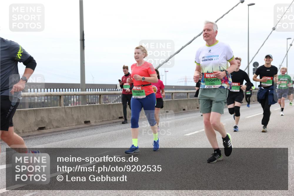 03.10.2025 - Köhlbrandbrückenlauf Lena Gebhardt http://msf.ph/oto/9202535 03.10.2025 15:49:27 Position 2 7663, 7399, 9403 meine-sportfotos.de