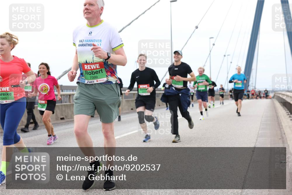 03.10.2025 - Köhlbrandbrückenlauf Lena Gebhardt http://msf.ph/oto/9202537 03.10.2025 15:49:27 Position 2 7663, 0, 7399, 9403 meine-sportfotos.de
