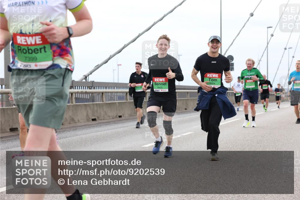 03.10.2025 - Köhlbrandbrückenlauf Lena Gebhardt http://msf.ph/oto/9202539 03.10.2025 15:49:27 Position 2 7399, 9403, 9404 meine-sportfotos.de