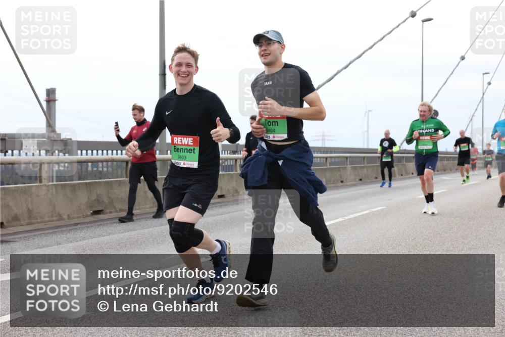 03.10.2025 - Köhlbrandbrückenlauf Lena Gebhardt http://msf.ph/oto/9202546 03.10.2025 15:49:29 Position 2 9403, 9404 meine-sportfotos.de